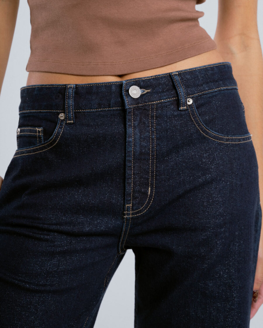 LOW-RISE RAW JEAN WITH METALLIC THREAD - Image 2