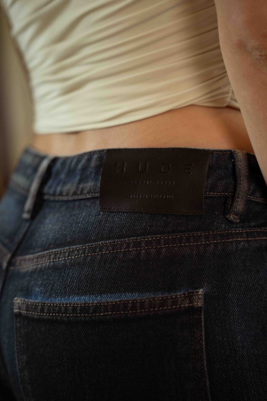 LOW RISE DARK BLUE BARREL JEAN - Image 4