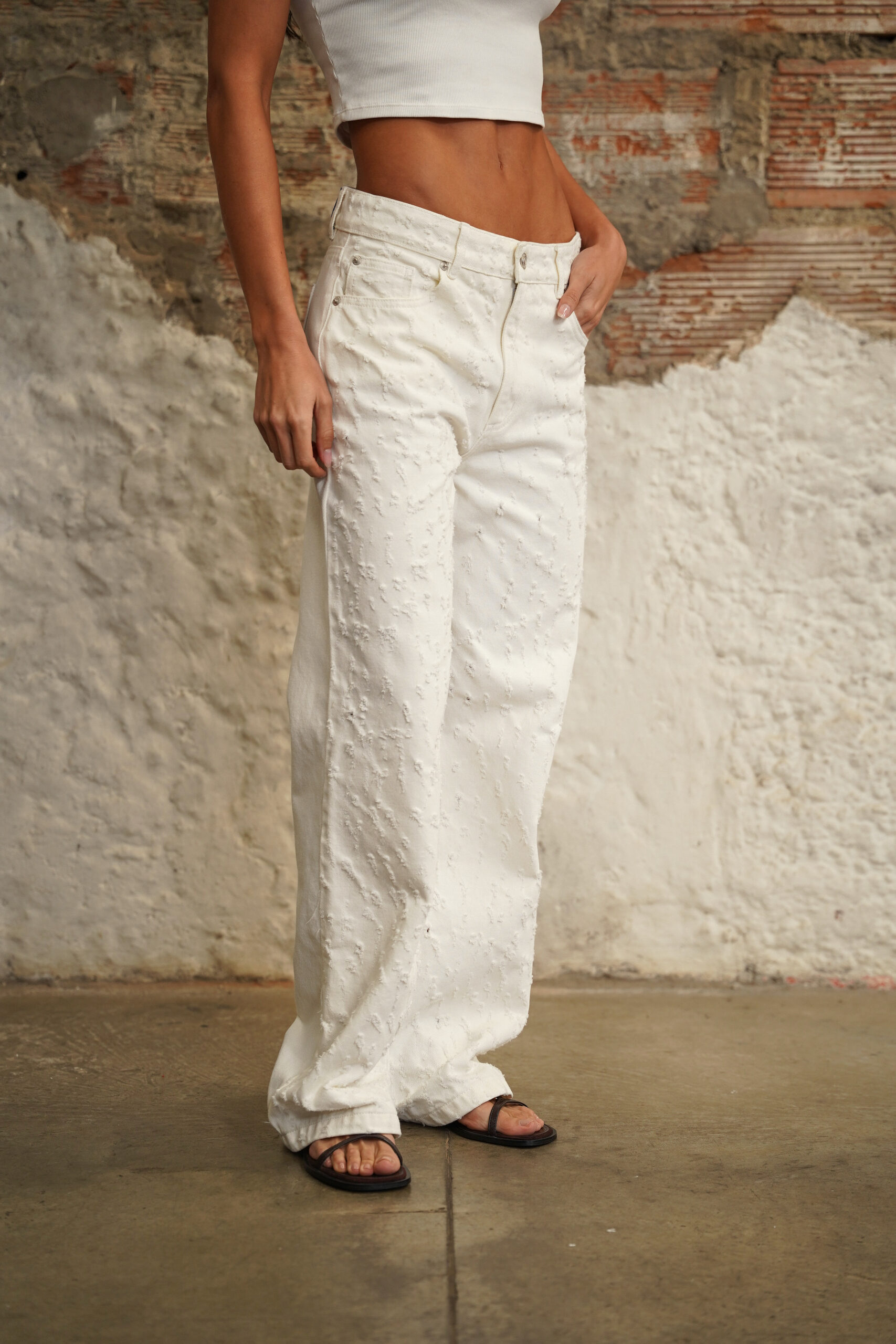 WHITE HIGH-RISE STRAIGHT JEAN - Image 3