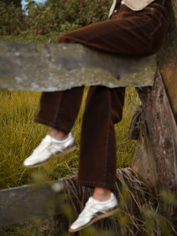 DARK BROWN MID-RISE WIDE LEG JEAN