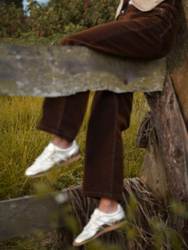 DARK BROWN MID-RISE WIDE LEG JEAN