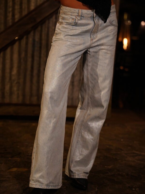 METALLIC LOW-RISE WIDE LEG JEAN