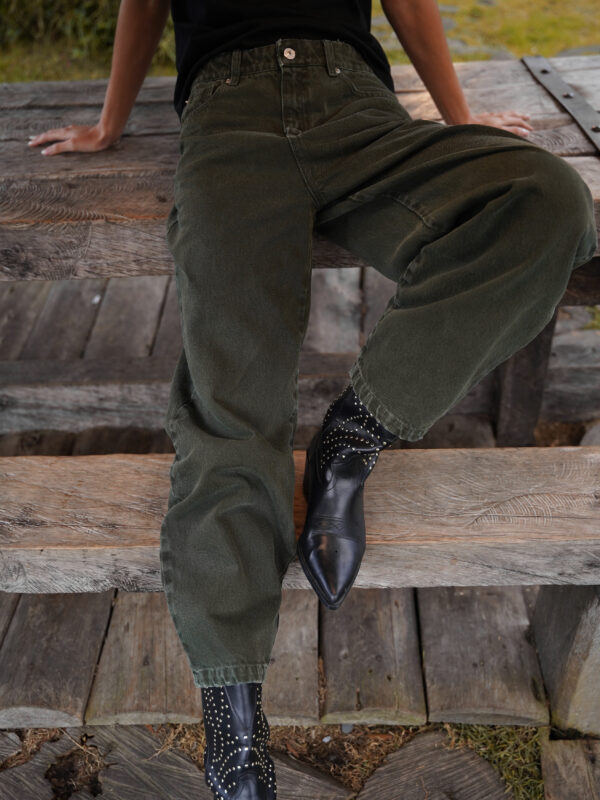 GREEN MID-RISE BARREL JEAN