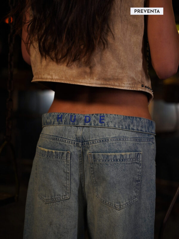 MID-RISE BARREL JEAN WITH FOLDED WAISTBAND