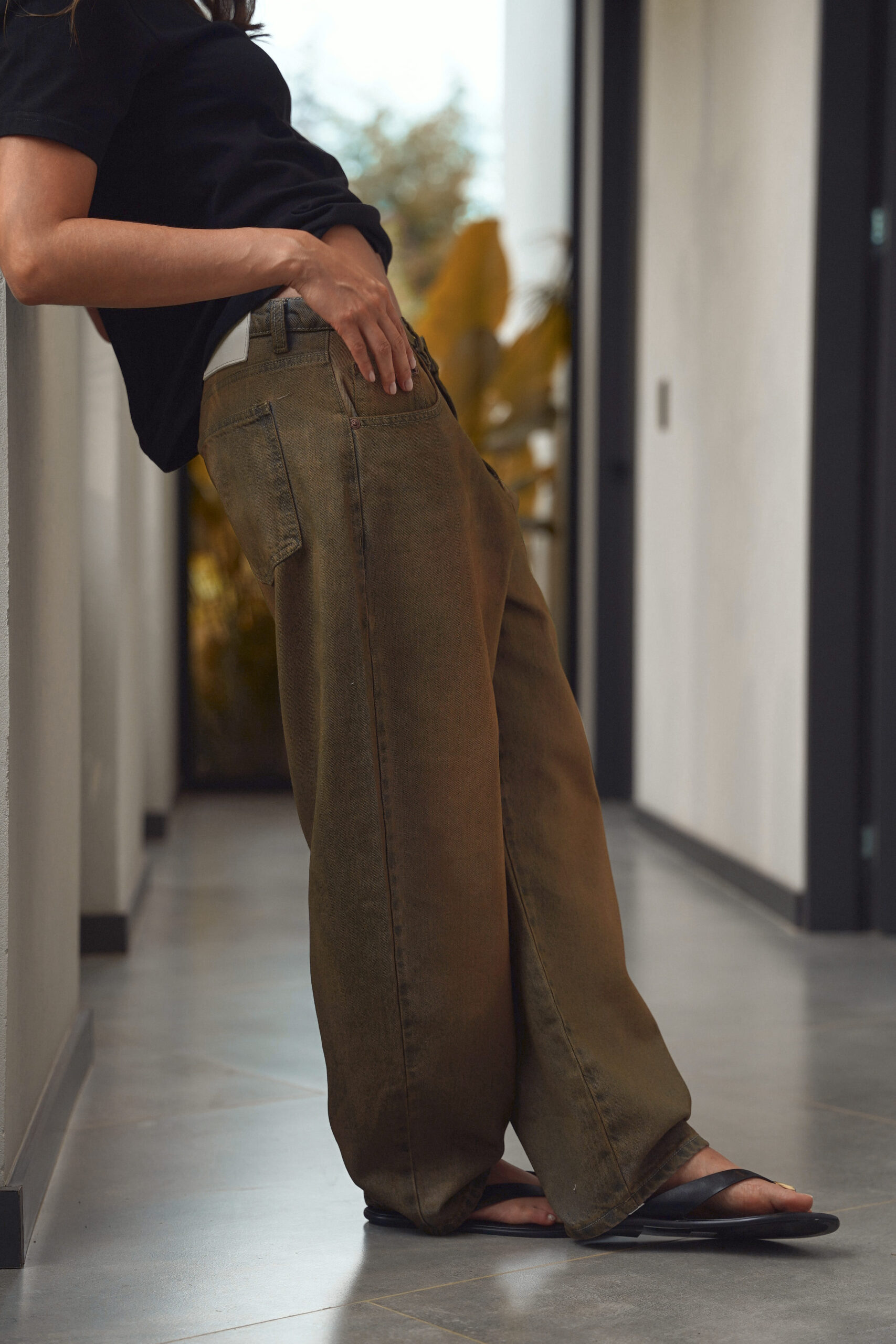 VINTAGE RESIN BARREL JEANS - Image 4
